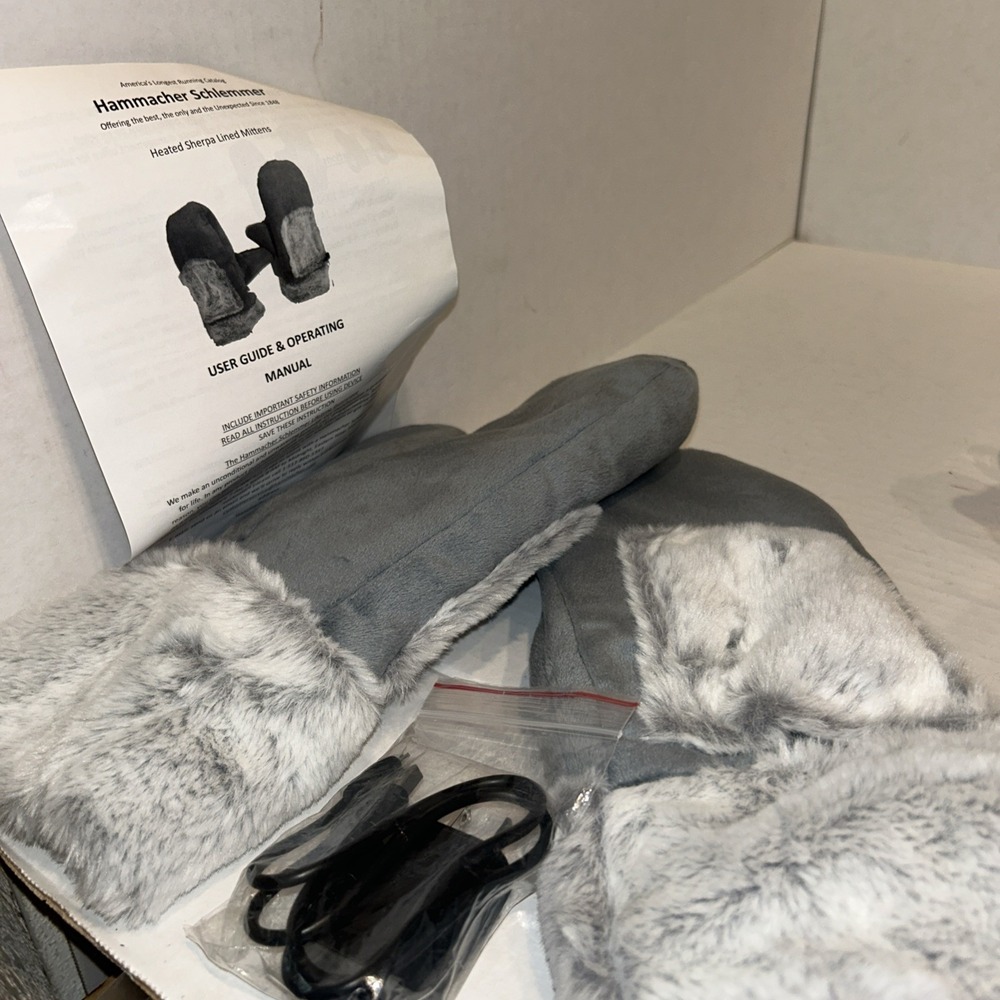 Heated Sherpa Lined Mittens Gloves by Hammacher Schlemmer With Charger D1